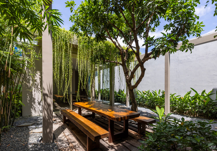 Bao My nuc no khen toa nha “chay tron khoi bui” o Khanh Hoa-Hinh-4