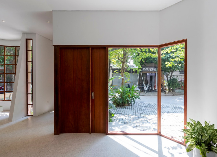 Phu rem xanh ben ngoai, nha Ha Noi dep nghieng nga tren bao My-Hinh-12