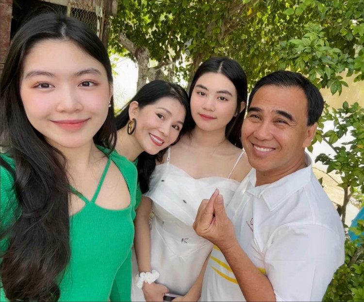 Vuon hong nhu co tich trong biet thu cua MC Quyen Linh