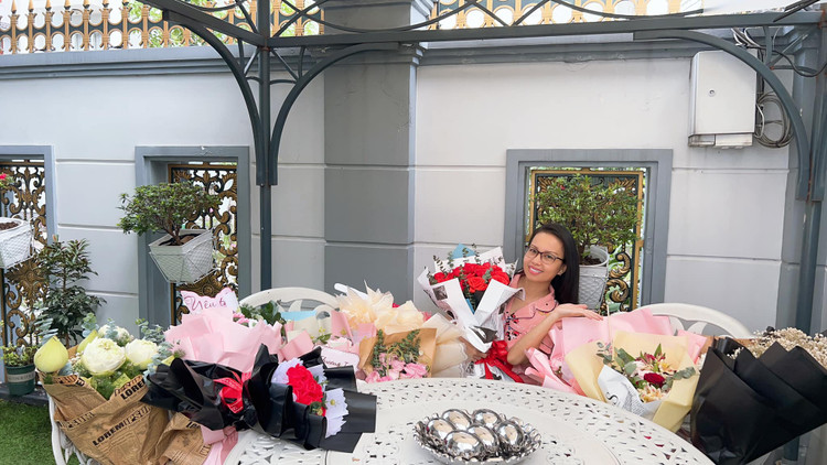 Ben trong biet thu 20 ty tran ngap sac hoa cua Cam Ly-Hinh-7