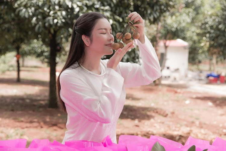 Ben trong biet phu “thang canh co bay” cua Ly Nha Ky-Hinh-8