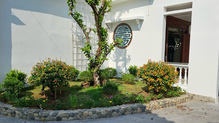 Ben trong nha vuon 2.500m2 cua Viet Trinh sau giai nghe-Hinh-5