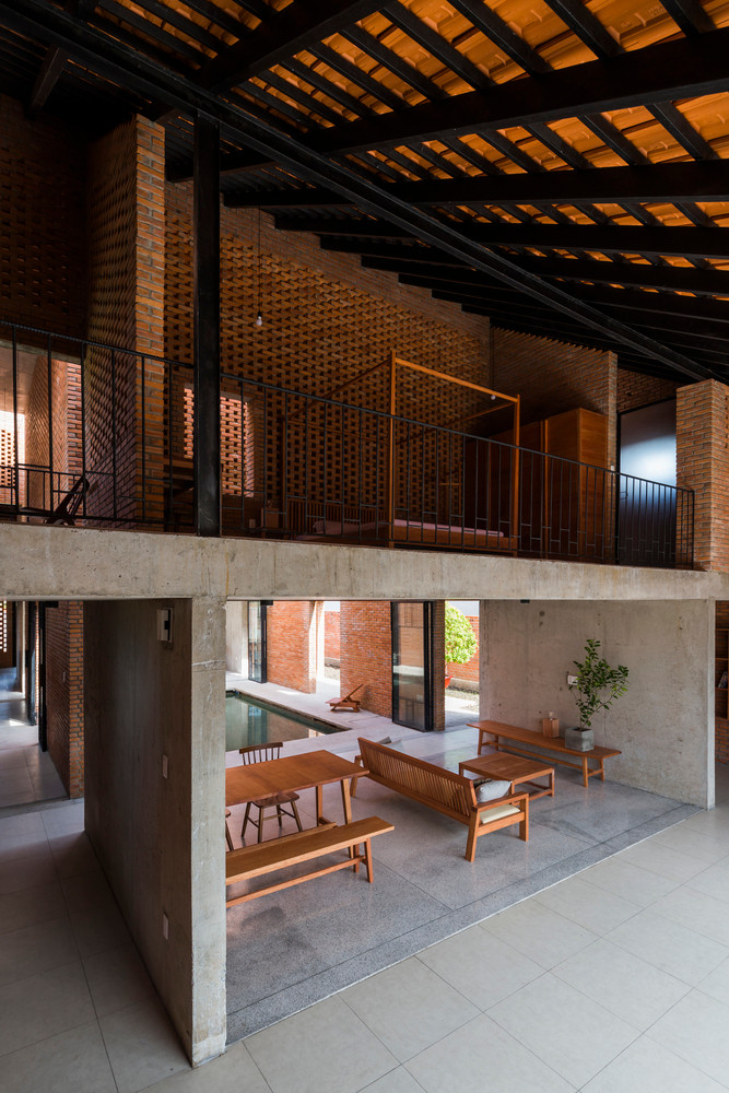 Doc dao ngoi nha gach do mai doc dai cham dat o Long An-Hinh-7