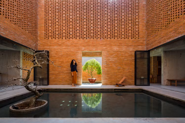 Doc dao ngoi nha gach do mai doc dai cham dat o Long An-Hinh-8