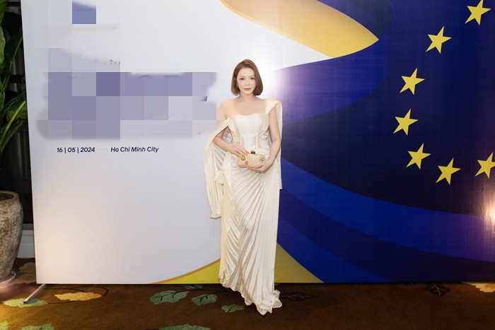 Biet thu trang xa hoa giua trung tam TP HCM cua Ly Nha Ky