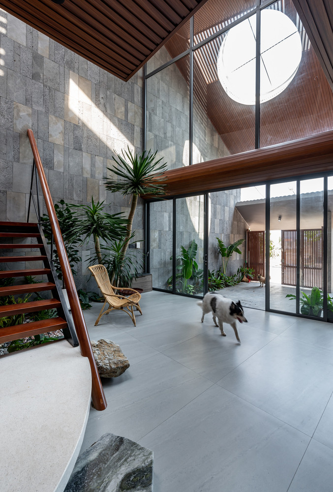 Khoet rong san, nha ngoai o thoang mat ca ngay-Hinh-4