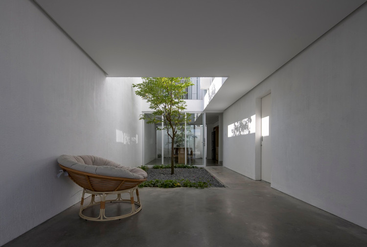 Chi voi 1,7 ty, nha hinh chu U nguoc dep ngang biet thu-Hinh-6