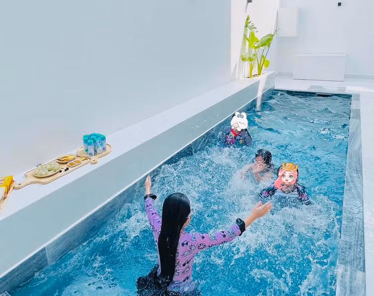 Can canh biet thu trai day hoa cua Cong Vinh - Thuy Tien-Hinh-11