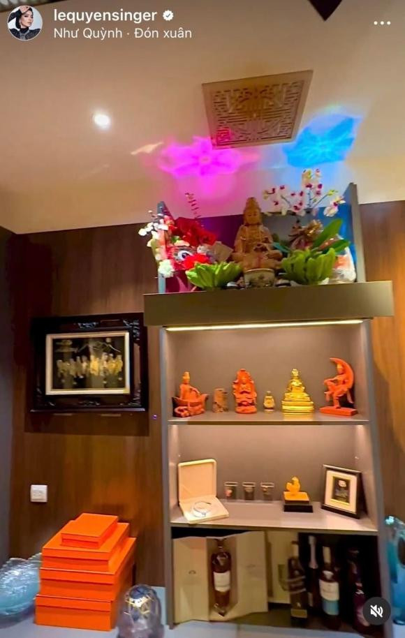 Ben trong biet thu tai Ha Noi cua Le Quyen ngay Tet-Hinh-7