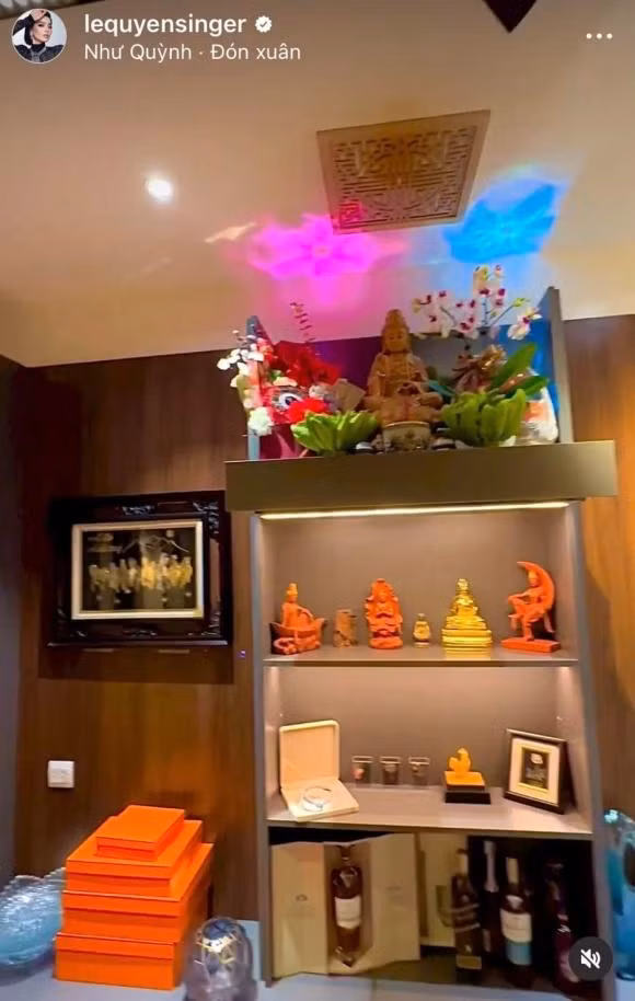 Ben trong biet thu tai Ha Noi cua Le Quyen ngay Tet-Hinh-7