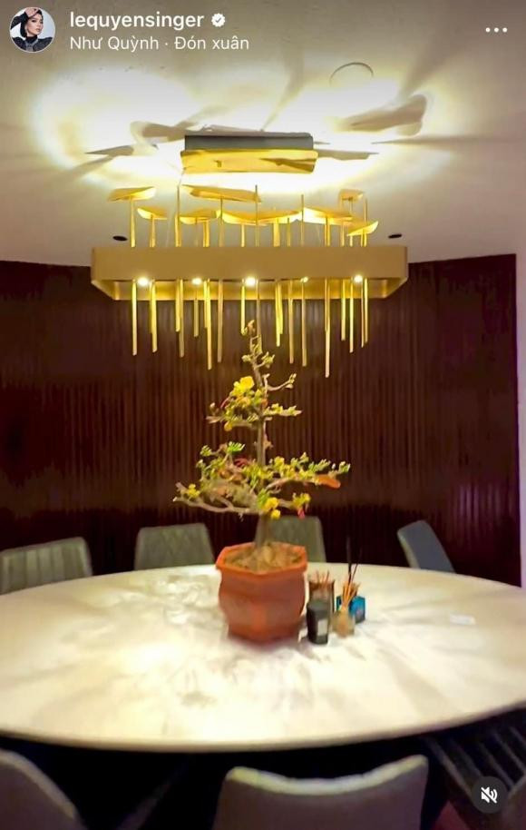 Ben trong biet thu tai Ha Noi cua Le Quyen ngay Tet