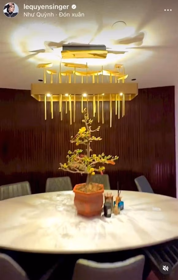 Ben trong biet thu tai Ha Noi cua Le Quyen ngay Tet