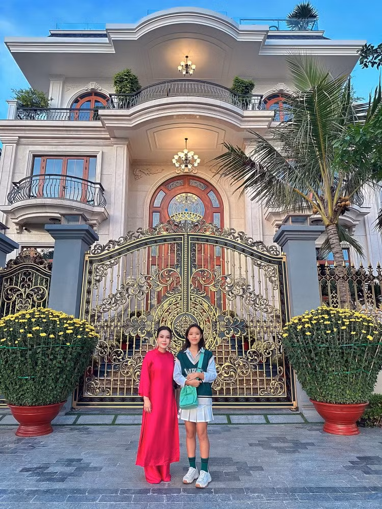 Can canh biet thu 300 ty xa hoa cua danh hai Viet Huong-Hinh-2