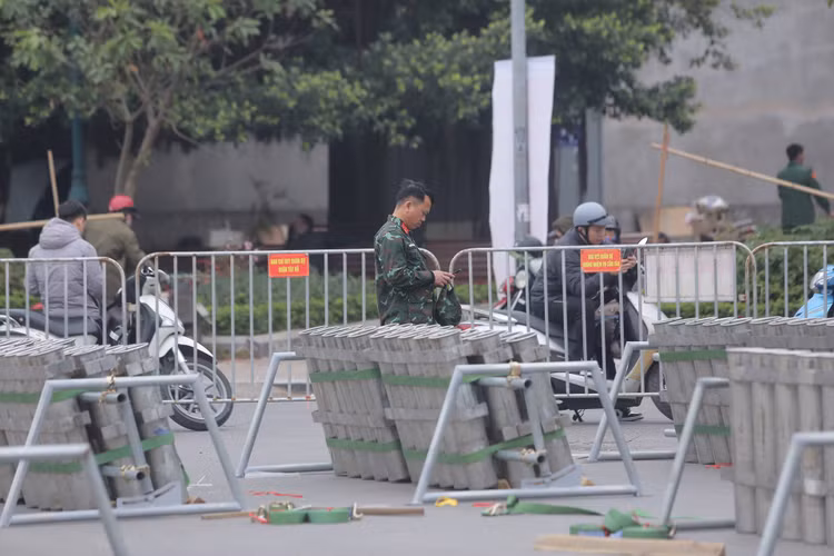 Soi tran dia phao hoa noi thanh Ha Noi truoc gio khai hoa-Hinh-6