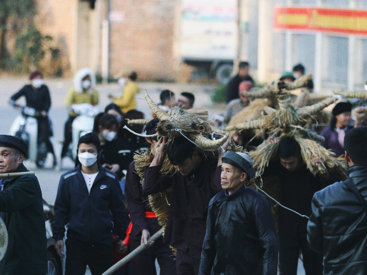 Doc dao le hoi “Trau rom bo ra” ton vinh van hoa lua nuoc-Hinh-2