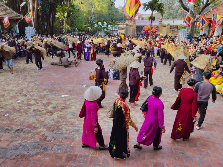 Doc dao le hoi “Trau rom bo ra” ton vinh van hoa lua nuoc-Hinh-8