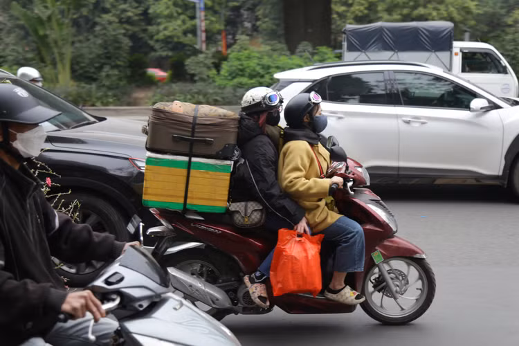 Nguoi dan do dac linh kinh roi thanh pho ve que an Tet-Hinh-9