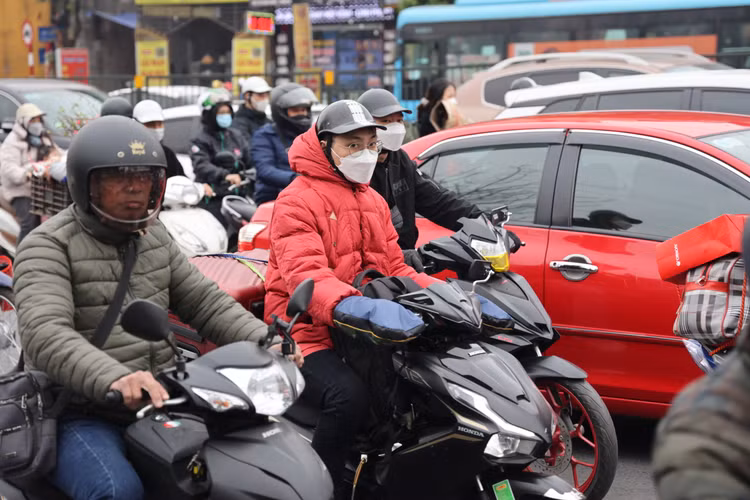 Nguoi dan do dac linh kinh roi thanh pho ve que an Tet-Hinh-5