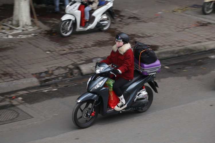 Nguoi dan do dac linh kinh roi thanh pho ve que an Tet-Hinh-8