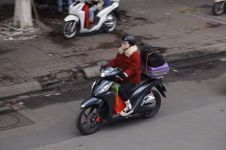 Nguoi dan do dac linh kinh roi thanh pho ve que an Tet-Hinh-8