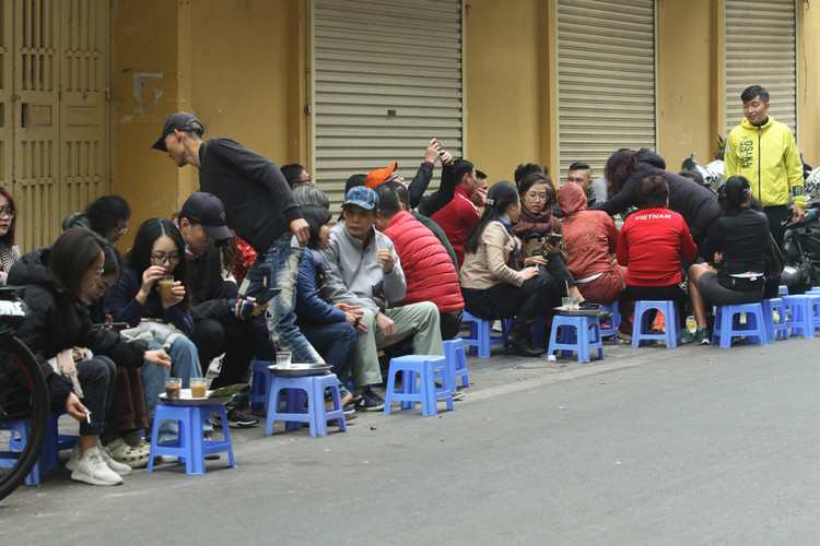 Hang quan mung 1 Tet Quy Mao 2023 day du ma khach vang-Hinh-2