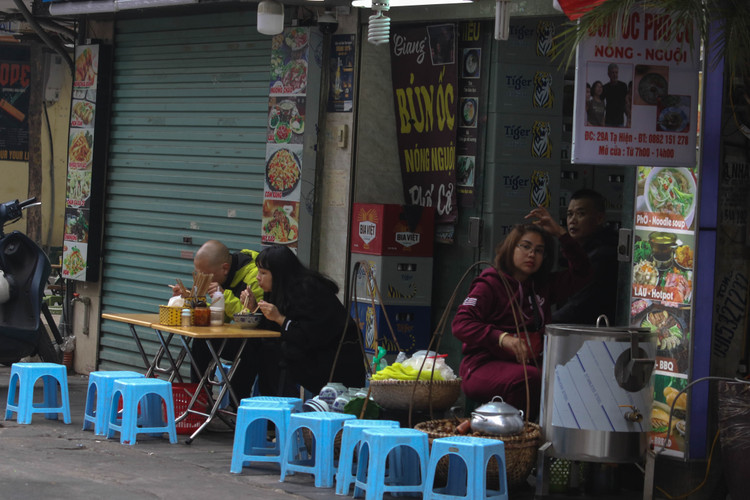 Hang quan mung 1 Tet Quy Mao 2023 day du ma khach vang-Hinh-3