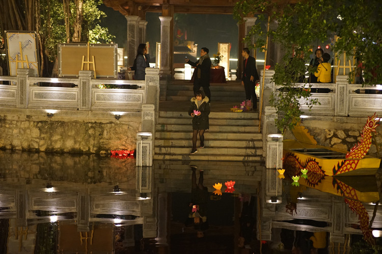 Di chua dau nam, net dep sau giao thua cua nguoi dan Thu do-Hinh-10