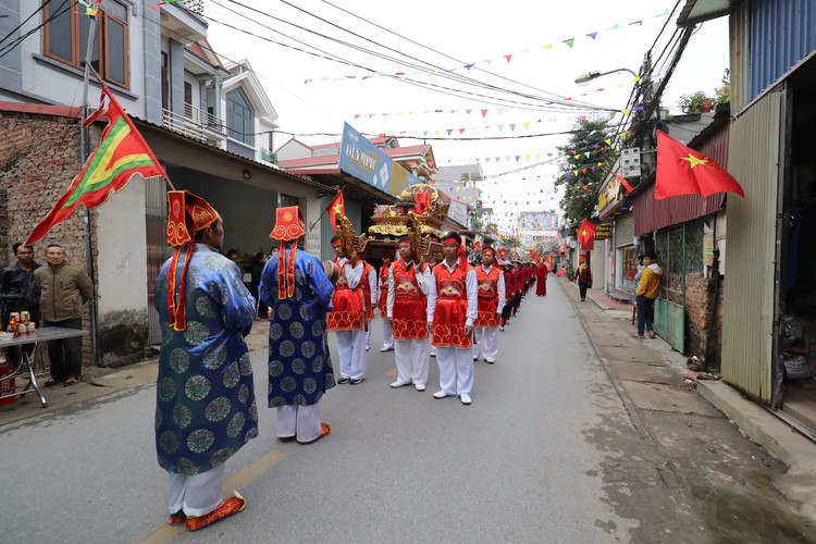 Khai hoi Den Hai Ba Trung, nguoi dan Me Linh hao huc cho don-Hinh-3