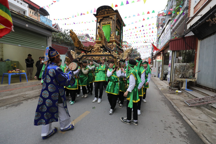 Khai hoi Den Hai Ba Trung, nguoi dan Me Linh hao huc cho don-Hinh-8