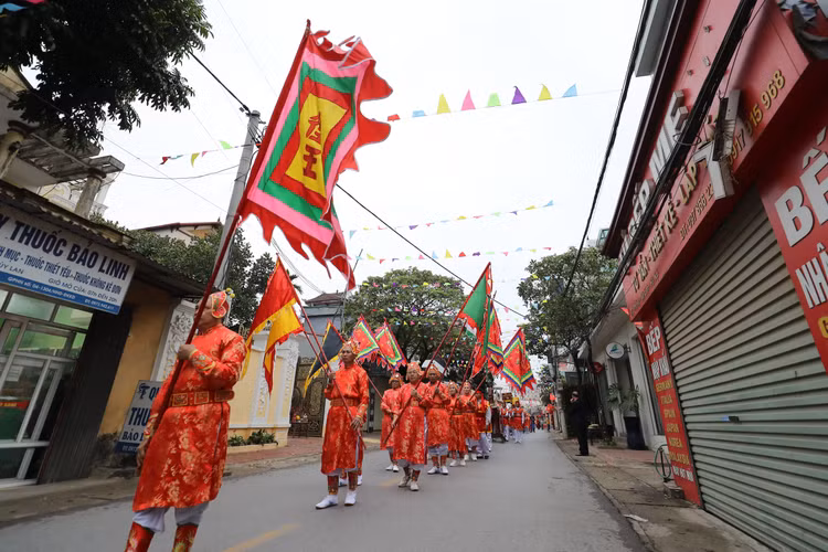 Khai hoi Den Hai Ba Trung, nguoi dan Me Linh hao huc cho don-Hinh-2