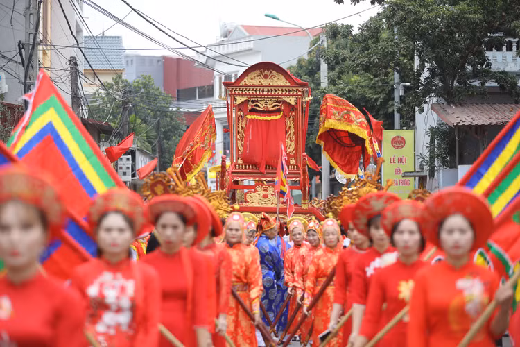 Khai hoi Den Hai Ba Trung, nguoi dan Me Linh hao huc cho don-Hinh-10