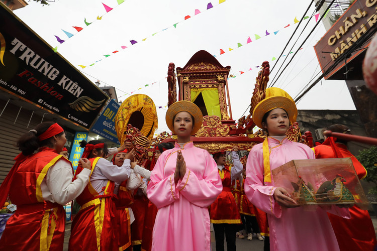 Khai hoi Den Hai Ba Trung, nguoi dan Me Linh hao huc cho don-Hinh-6