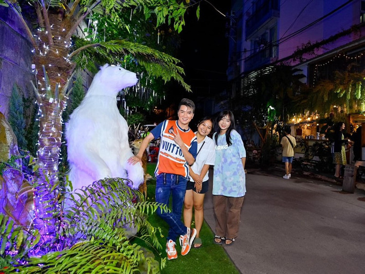 Biet thu 60 ty cua Dam Vinh Hung khien dan tinh do xo check-in-Hinh-5