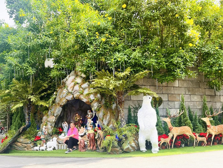 Biet thu 60 ty cua Dam Vinh Hung khien dan tinh do xo check-in