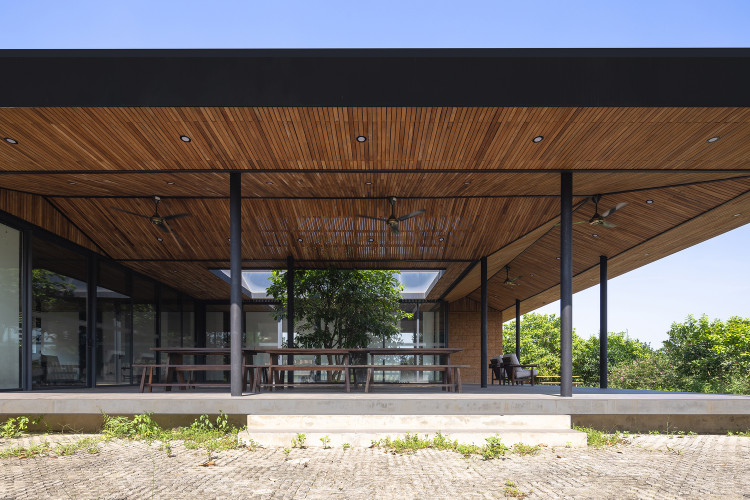 Nha cap 4 bang da ong va go dep me man tren bao My-Hinh-3