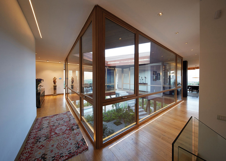 Doc dao ngoi nha “lo lung” voi gieng troi lo thien-Hinh-7