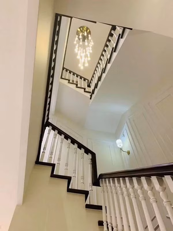 Biệt thự 200m2 ngập hoa hồng của Vân Hugo và chồng doanh nhân - Hình 4 Biet thu 200m2 ngap hoa hong cua Van Hugo va chong doanh nhan-Hinh-4