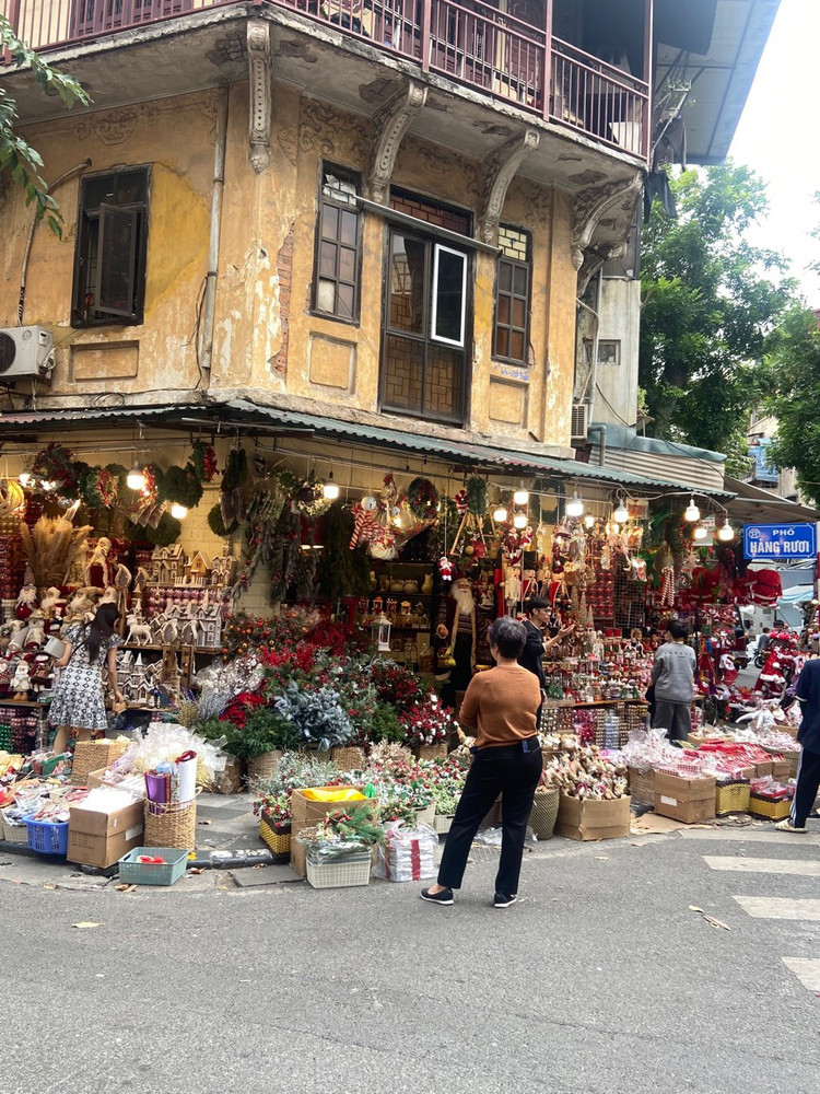 Tieu thuong pho Hang Ma kiem chuc trieu moi ngay dip Giang sinh