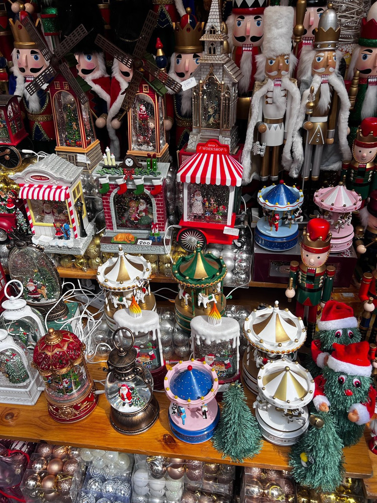 Tieu thuong pho Hang Ma kiem chuc trieu moi ngay dip Giang sinh-Hinh-3