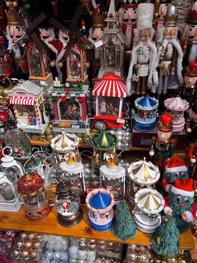 Tieu thuong pho Hang Ma kiem chuc trieu moi ngay dip Giang sinh-Hinh-3