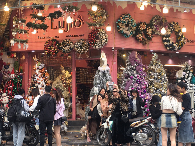 Tieu thuong pho Hang Ma kiem chuc trieu moi ngay dip Giang sinh-Hinh-8