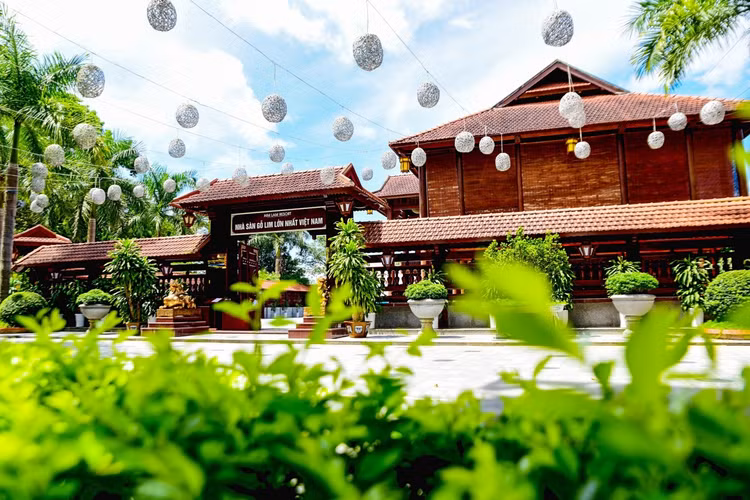 Can canh nha san go lim 200 ty lon nhat Viet Nam