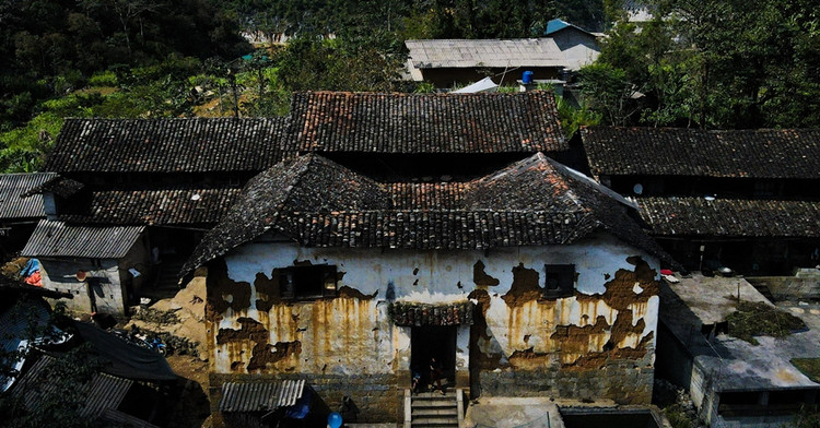 Bi an nha co tram tuoi dang chim dai bang o Ha Giang