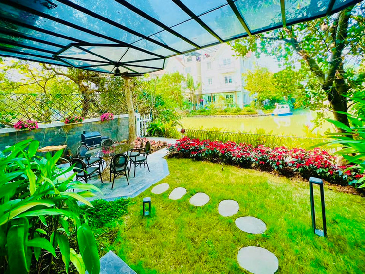 Ben trong biet thu trieu do cua La Thanh Huyen truoc Giang sinh-Hinh-9