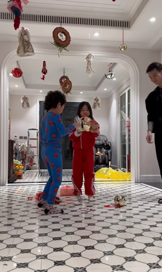 Ngo ngang biet thu “phu sac moi” cua ca si Tuan Hung-Hinh-7