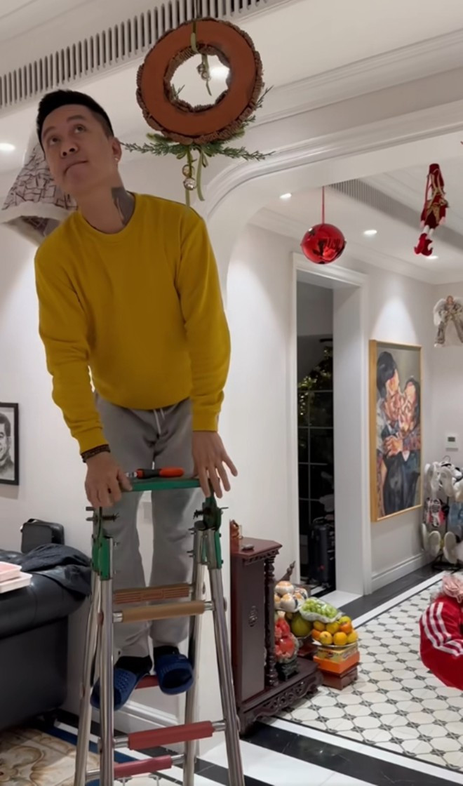 Ngo ngang biet thu “phu sac moi” cua ca si Tuan Hung