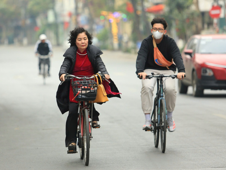 Sang mung 1 Tet At Ty, nguoi Ha Noi tan huong theo cach rieng-Hinh-4