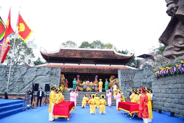 Tung bung Le hoi Go Dong Da 2025, du khach thap phuong ve dang huong-Hinh-3