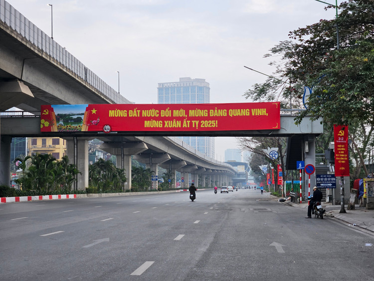 Chum anh: Ha Noi binh yen, sau lang sang mung 1 Tet At Ty.-Hinh-2