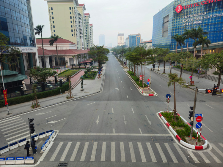 Chum anh: Ha Noi binh yen, sau lang sang mung 1 Tet At Ty.-Hinh-9